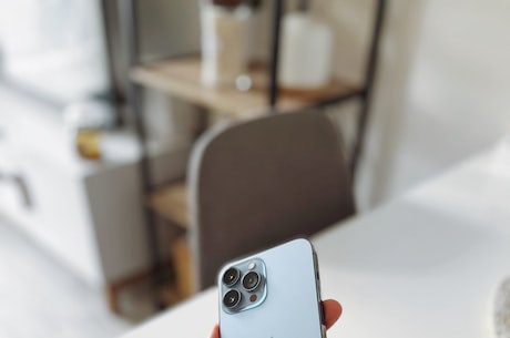 iphone怎么滚动截长图(iphone操作指南：如何使用Safari滚动截长图)
