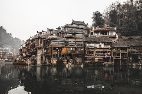 中国铁路事故(中国铁路事故频发:建设乘用文明从每个人做起)